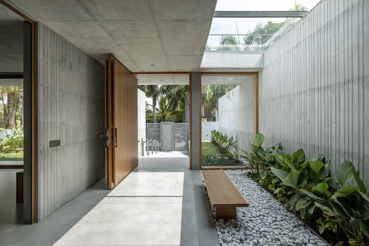 Concrete Wall House / TRAANSPACE - Interior Pictures, Facade, Windows