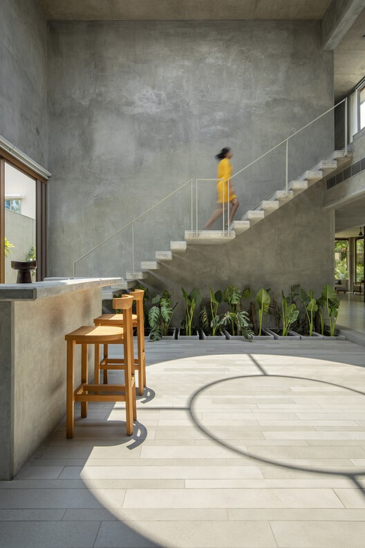 Concrete Wall House / TRAANSPACE - Interior Pictures, Chair