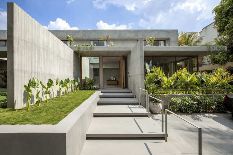 Concrete Wall House / TRAANSPACE - Image 6 of 27