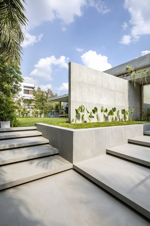 Concrete Wall House / TRAANSPACE - Image 7 of 27